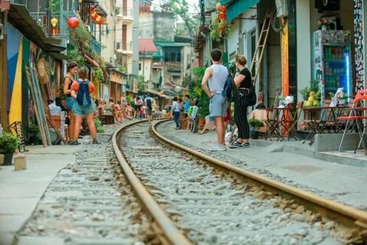 Tiêu đề: [Hotspot Matrix]: Sự Nghiệp Chướng - Pháo's Honest Take on Love and Life